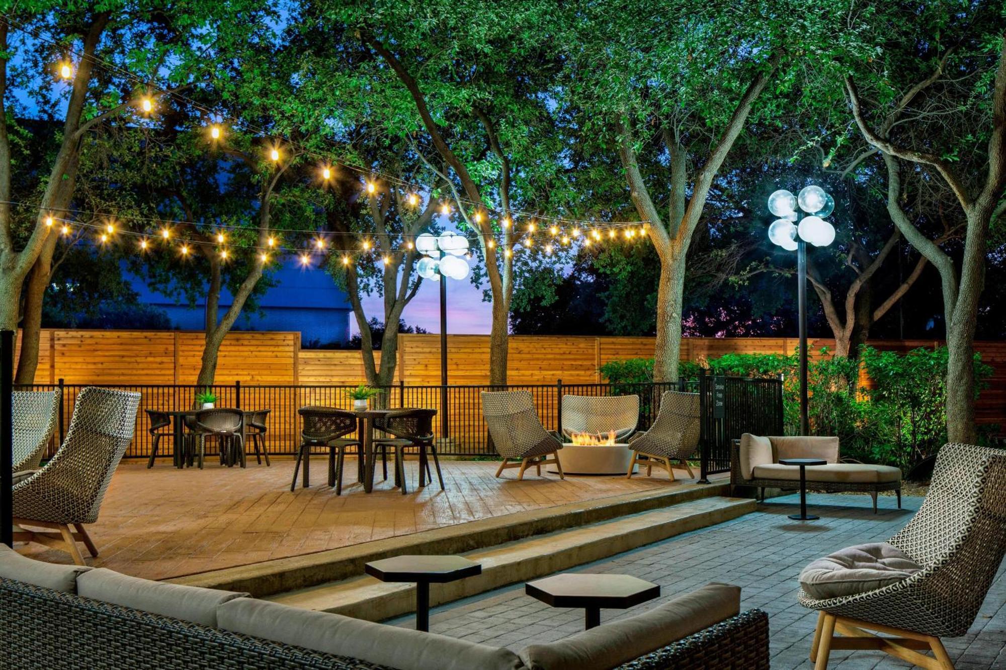 Sheraton Suites Market Center Dallas Exteriör bild